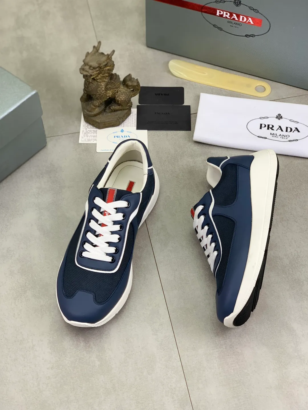 Men's men's shoes💰P600💰【New style】Top quality, classic popular models on the official website, timeless for a century,🆘 The trendy brand (Prada) mainly promotes popular models, avant-garde and versatile fashionable men's shoes, private version molding, cowhide surface splicing 1:1 oil edge processing... fashionable and simple, original imported cowhide interior cowhide feet; the atmosphere and personality are more fashionable, eye-catching and pursuing class. It will subvert old ideas and be a must-have for fashionistas who want to spend time with you! Must keep it! High-end comfort, high-end quality workmanship. Size: 38-44 4️⃣ colors available. full package